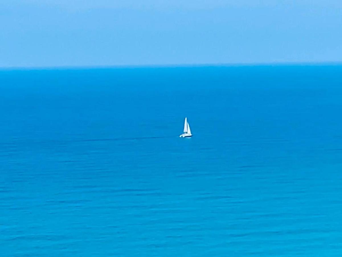 Blue In The Sea Apartment เนทันยา ภายนอก รูปภาพ